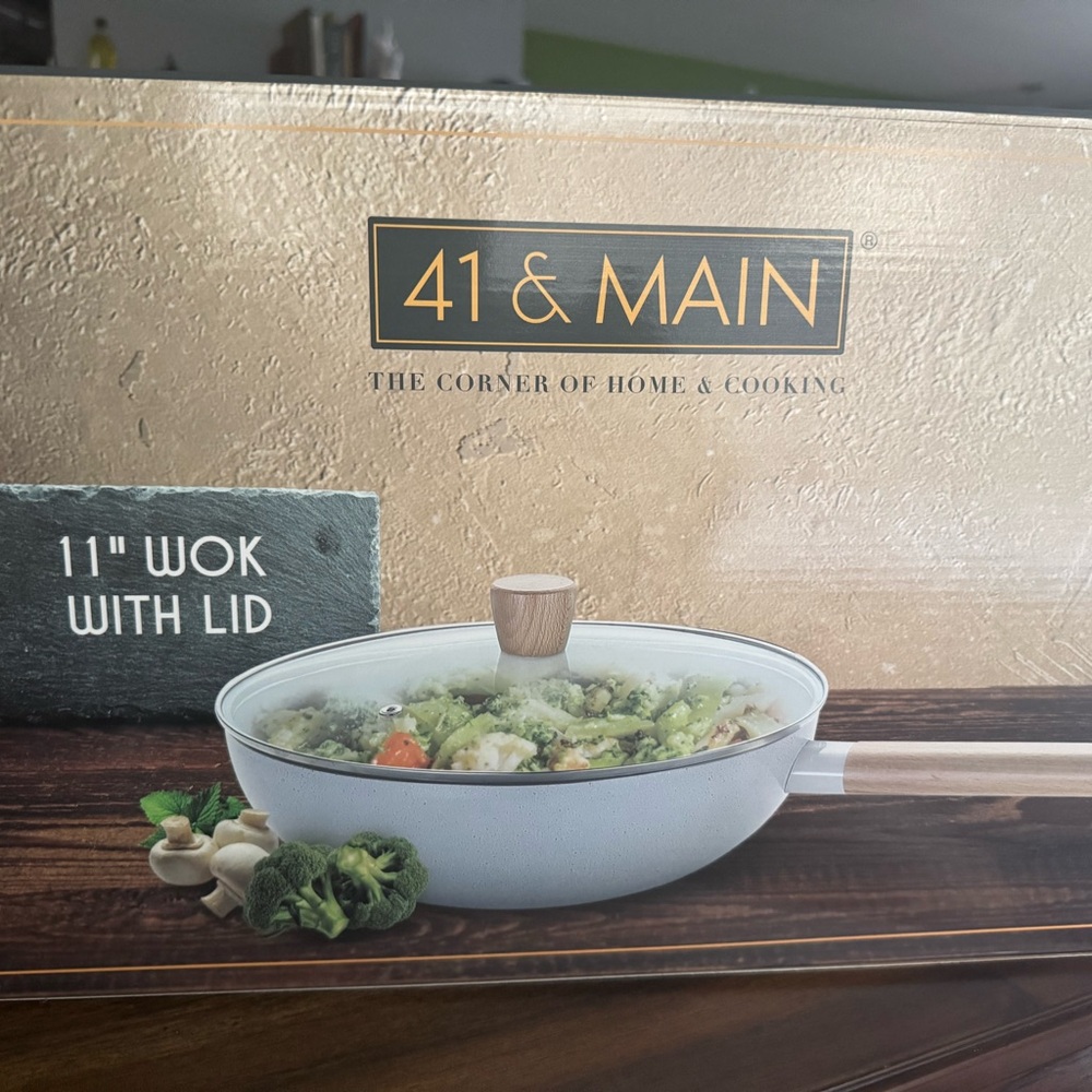 White Wok with Lid